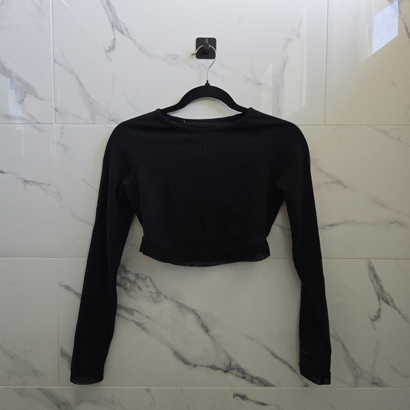 Whitney Simmons x Gymshark Black Cropped Top - Picture 1 of 3